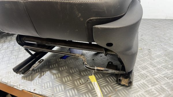 Siege avant gauche RENAULT CLIO 3 PHASE 2 – 7701071696