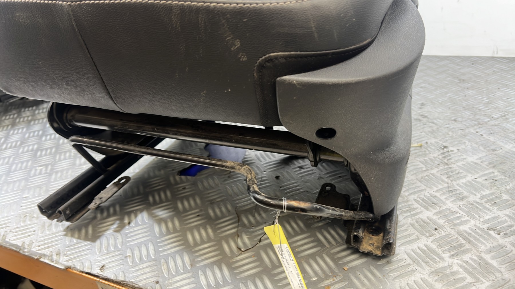 Siege avant gauche RENAULT CLIO 3 PHASE 2 – 7701071696