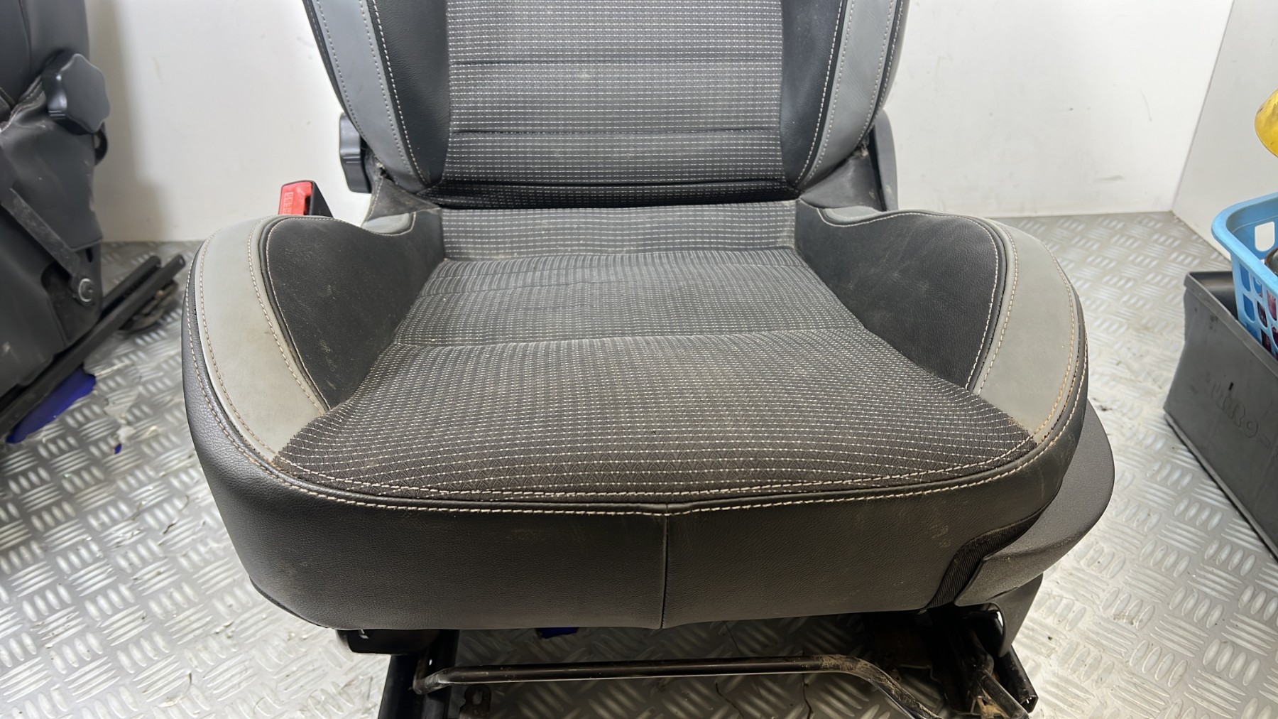 Siege avant gauche RENAULT CLIO 3 PHASE 2 – 7701071696