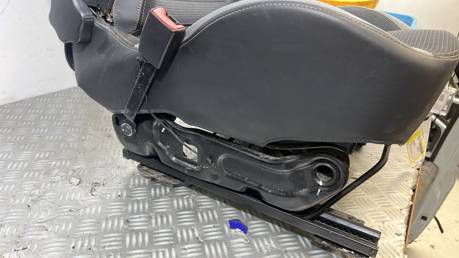 Siege avant gauche RENAULT CLIO 3 PHASE 2 – 7701071696
