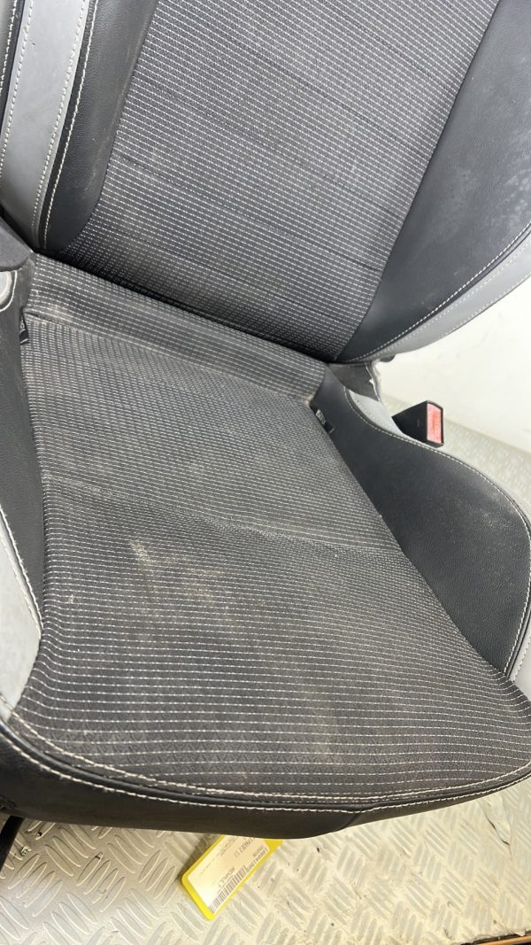 Siege avant droit RENAULT CLIO 3 PHASE 2 – 7701071785
