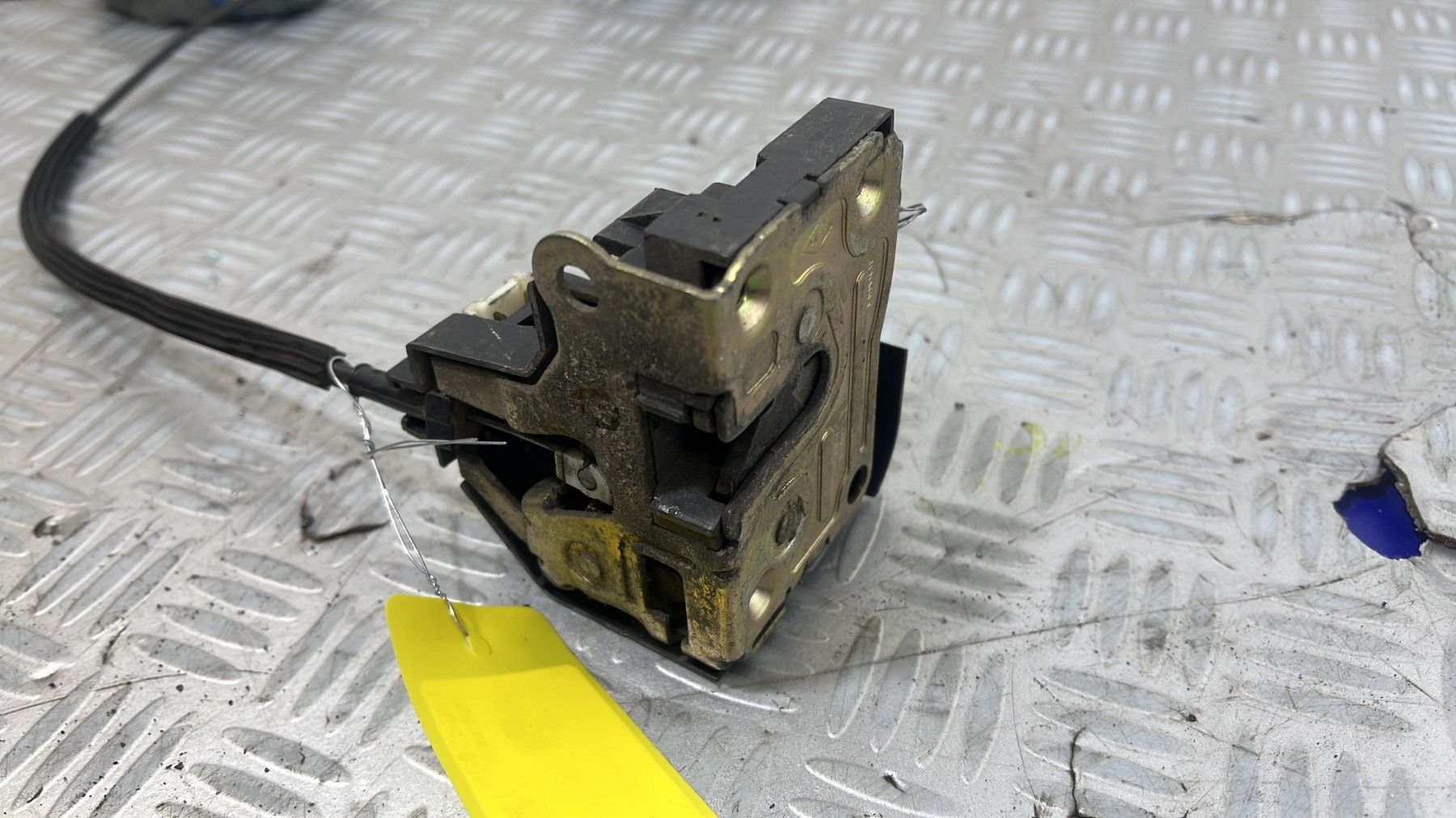 Serrure arriere gauche RENAULT CLIO 2 PHASE 1 – 7700415974