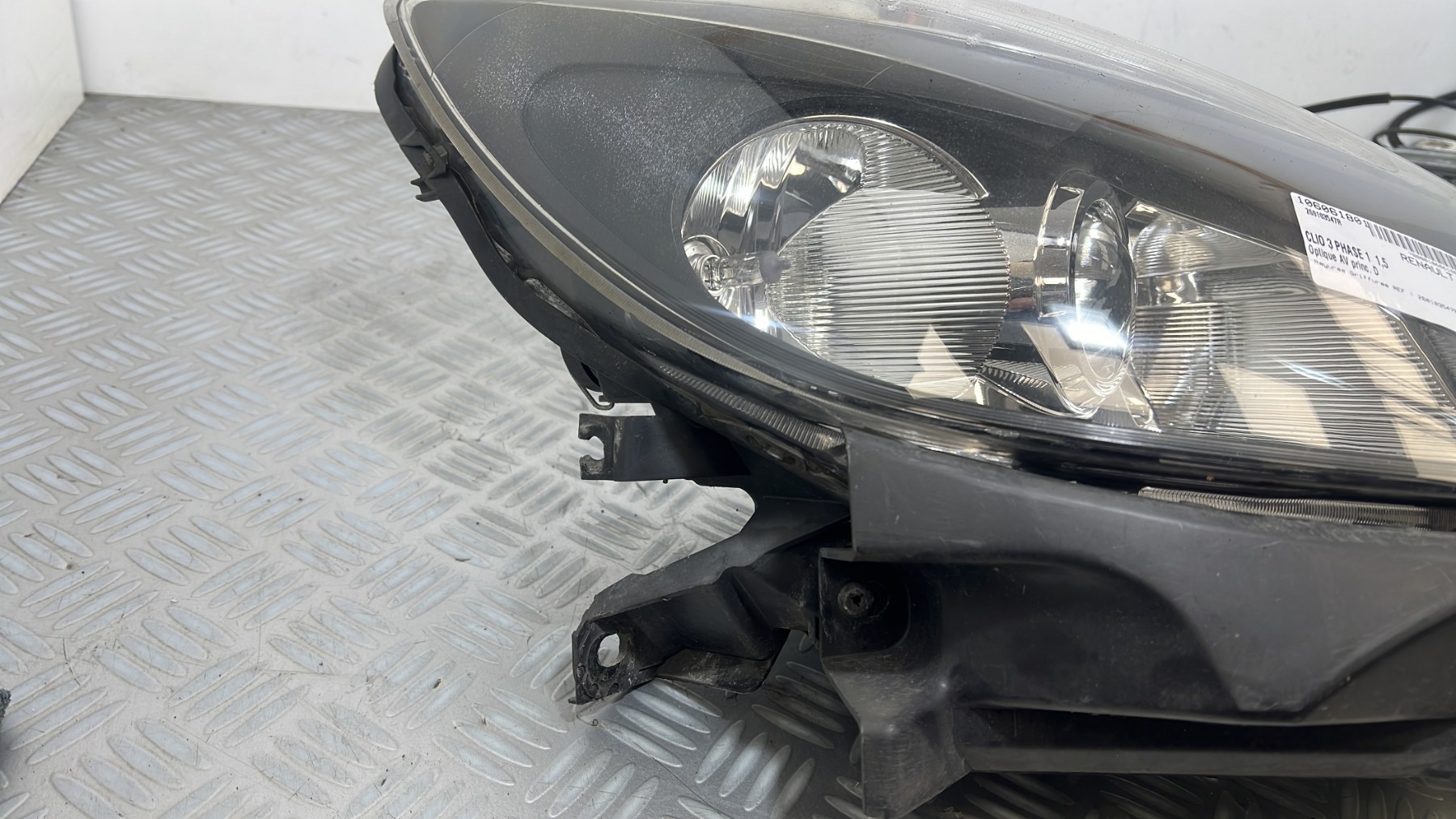 Optique avant principal droit (feux)(phare) RENAULT CLIO 3 PHASE 1 – 260103547R