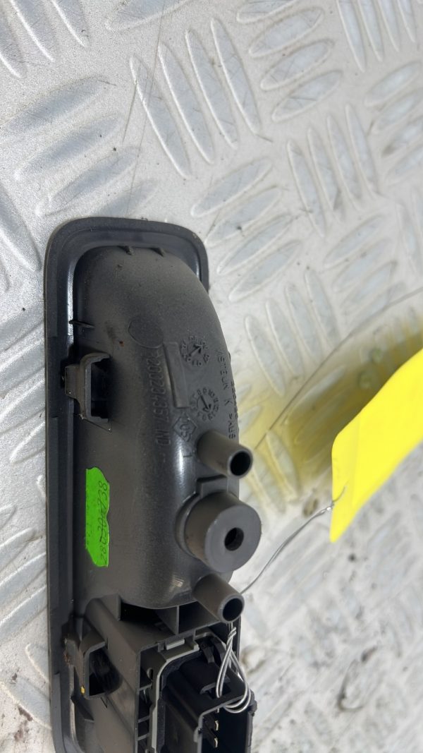 Interrupteur de leve vitre arriere droit RENAULT CLIO 3 PHASE 1 – 8200294357