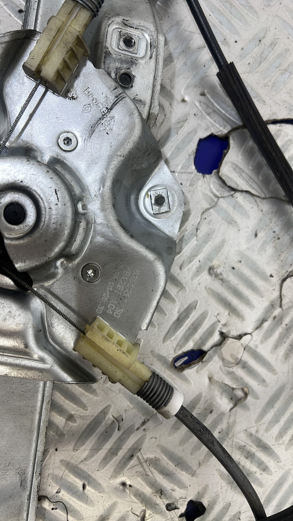 Leve vitre electrique avant droit RENAULT CLIO 3 PHASE 1 – 8200291150