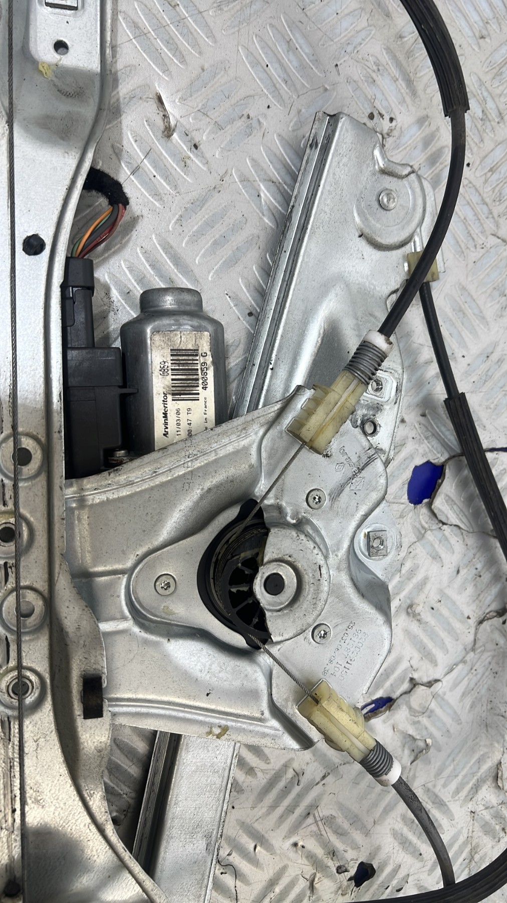 Leve vitre electrique avant droit RENAULT CLIO 3 PHASE 1 – 8200291150