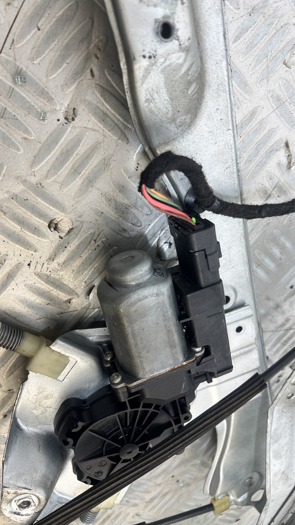 Leve vitre electrique avant droit RENAULT CLIO 3 PHASE 1 – 8200291150