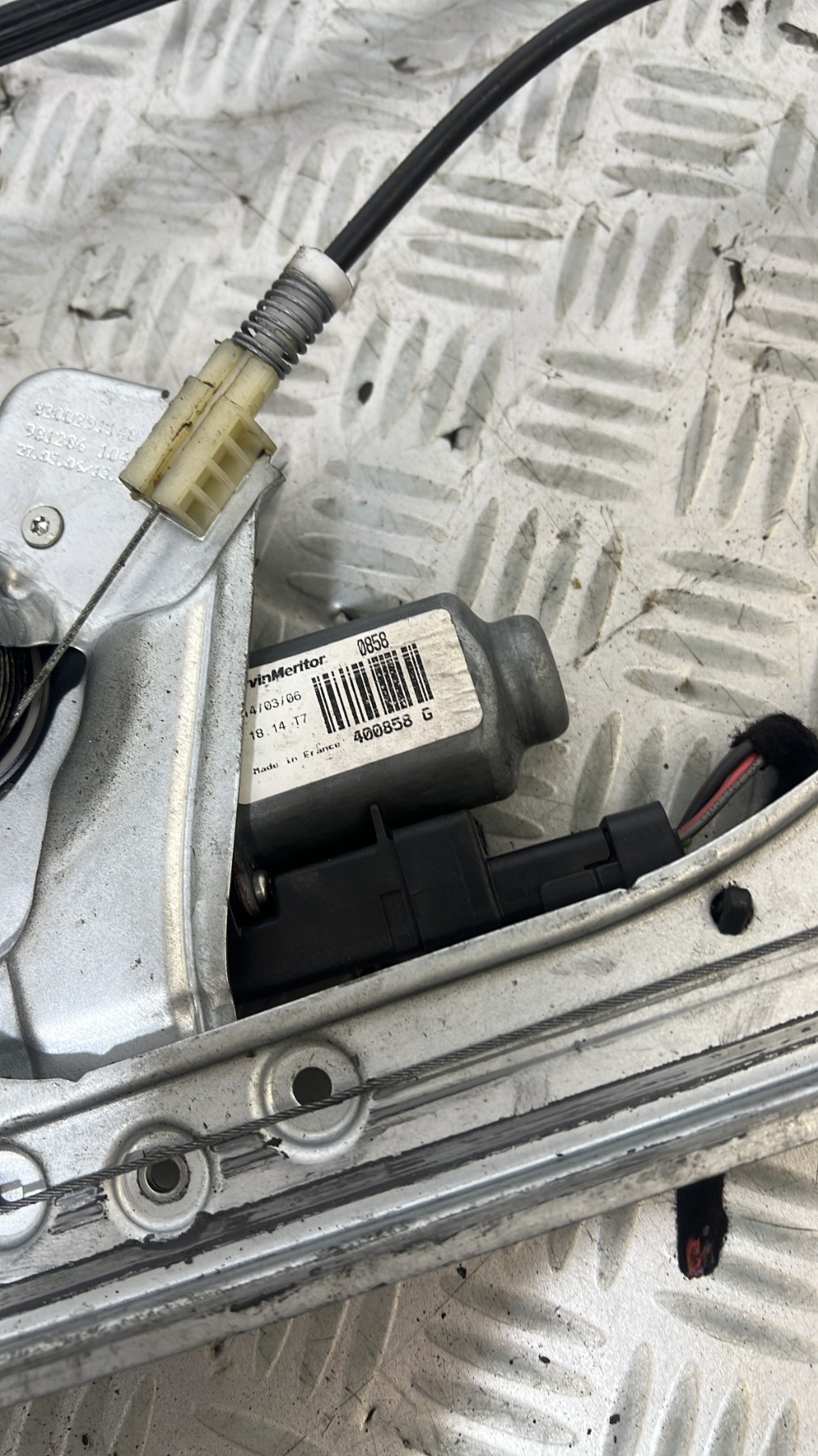 Leve vitre electrique avant gauche RENAULT CLIO 3 PHASE 1 – 8200291148