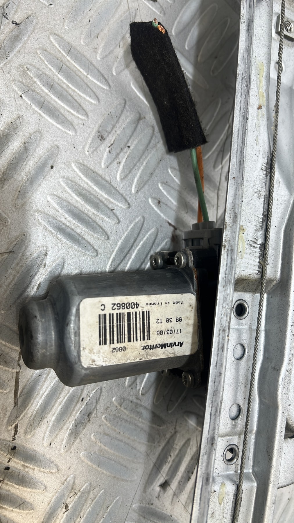 Leve vitre electrique arriere gauche RENAULT CLIO 3 PHASE 1 – 8200291151