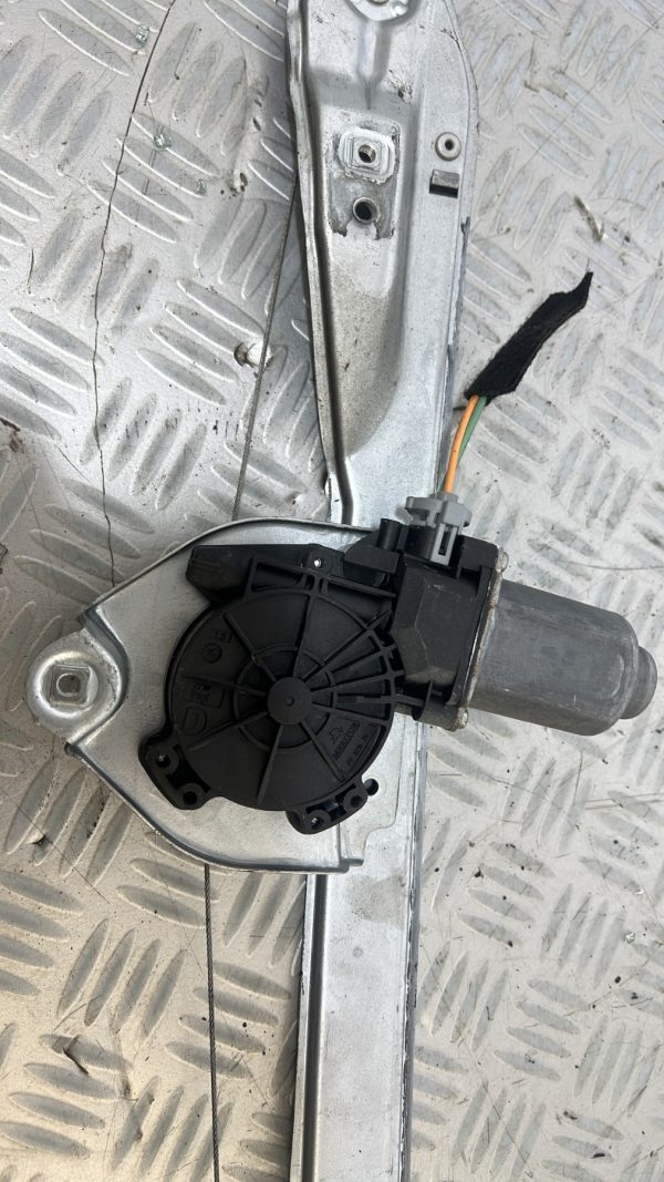 Leve vitre electrique arriere gauche RENAULT CLIO 3 PHASE 1 – 8200291151