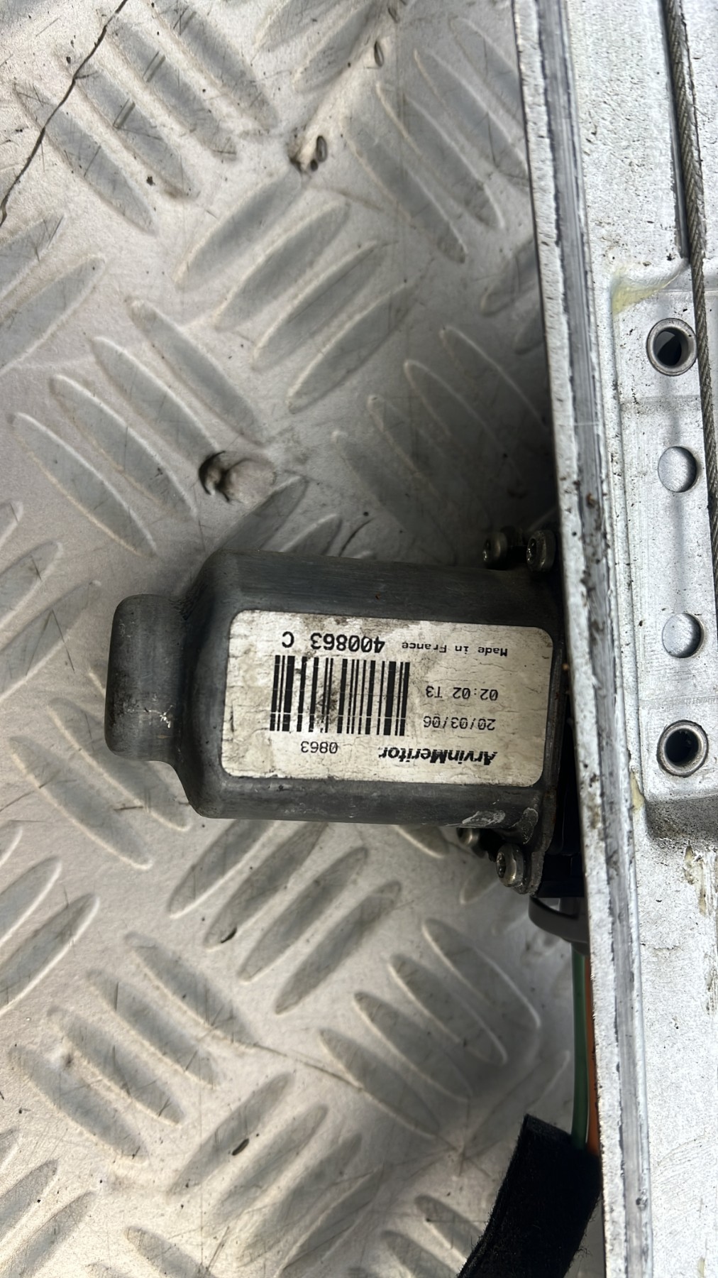 Leve vitre electrique arriere droit RENAULT CLIO 3 PHASE 1 – 8200291153