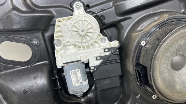 Leve vitre electrique arriere droit VOLKSWAGEN TIGUAN 1 PHASE 1 – 5N0839730F
