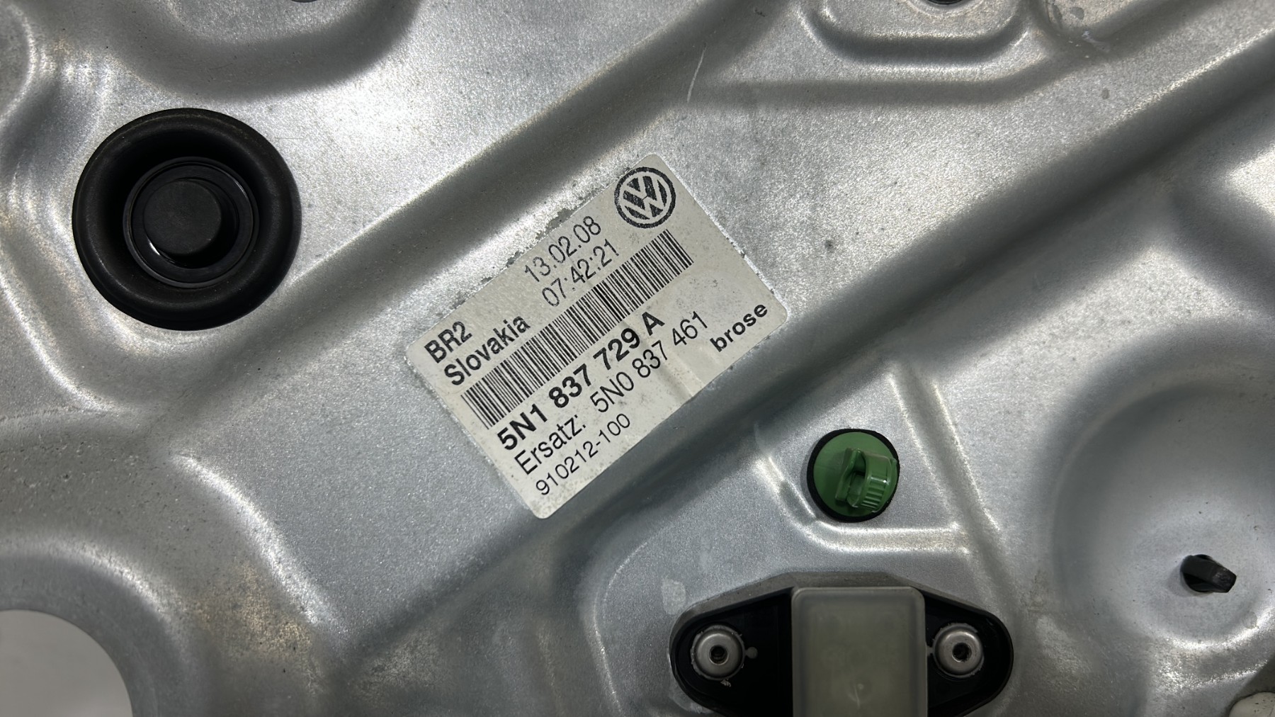 Leve vitre electrique avant gauche VOLKSWAGEN TIGUAN 1 PHASE 1 – 5N1837729A
