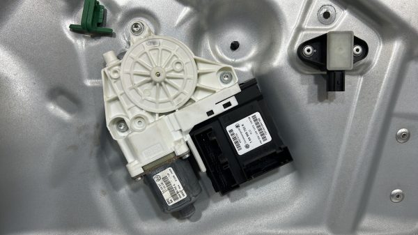 Leve vitre electrique avant droit VOLKSWAGEN TIGUAN 1 PHASE 1 – 5N1837730A