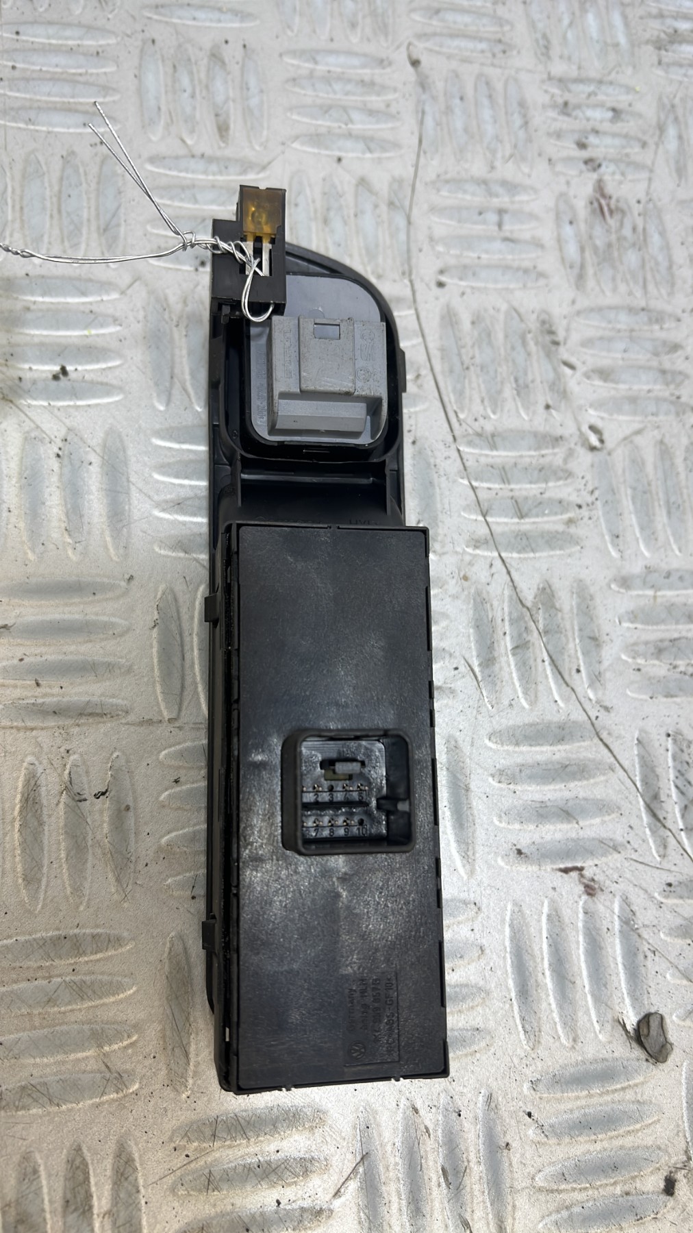 Interrupteur de leve vitre avant gauche VOLKSWAGEN TIGUAN 1 PHASE 1 – 1K0959565J