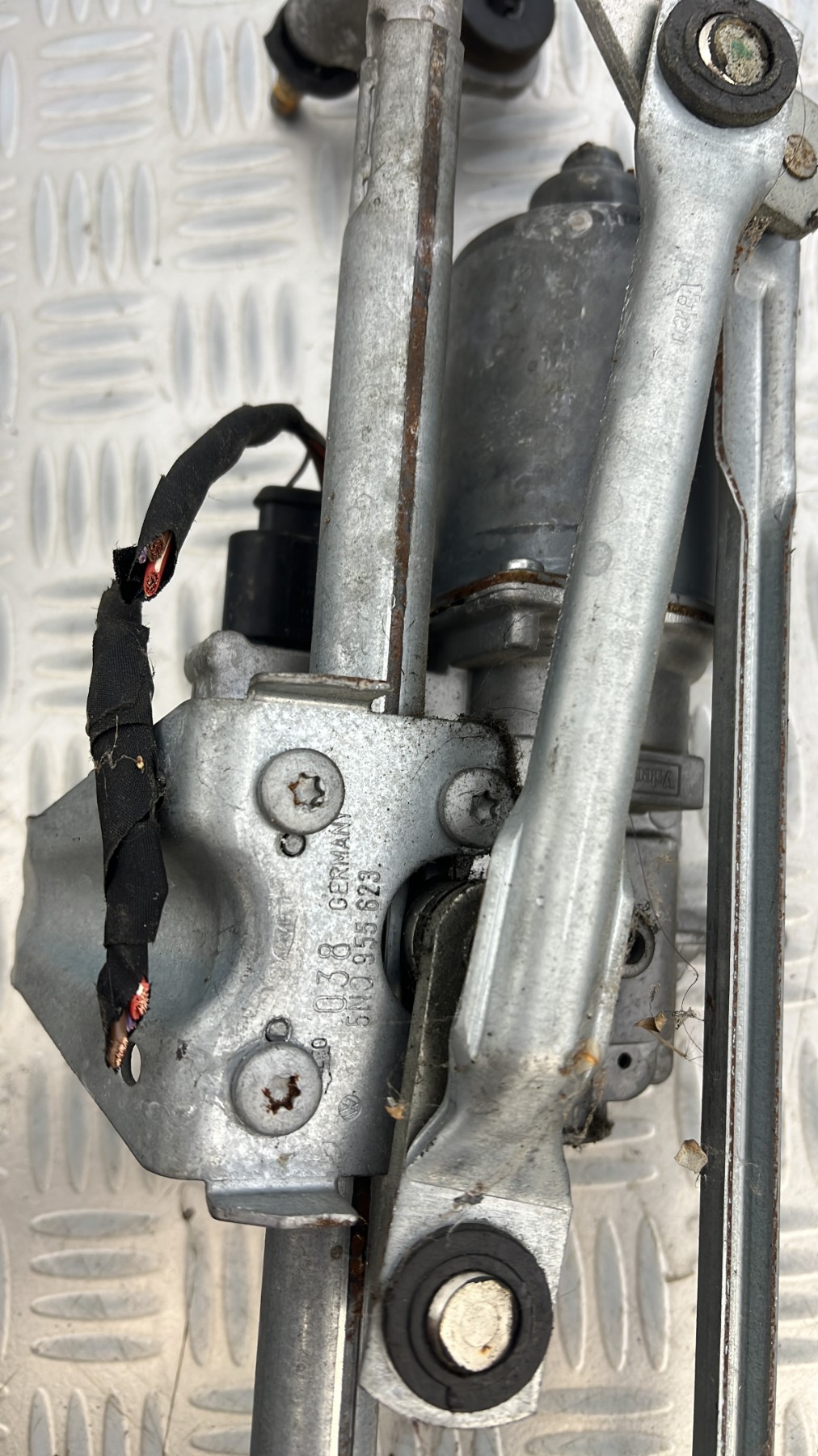 Moteur essuie glace avant VOLKSWAGEN TIGUAN 1 PHASE 1 – 5N1955119