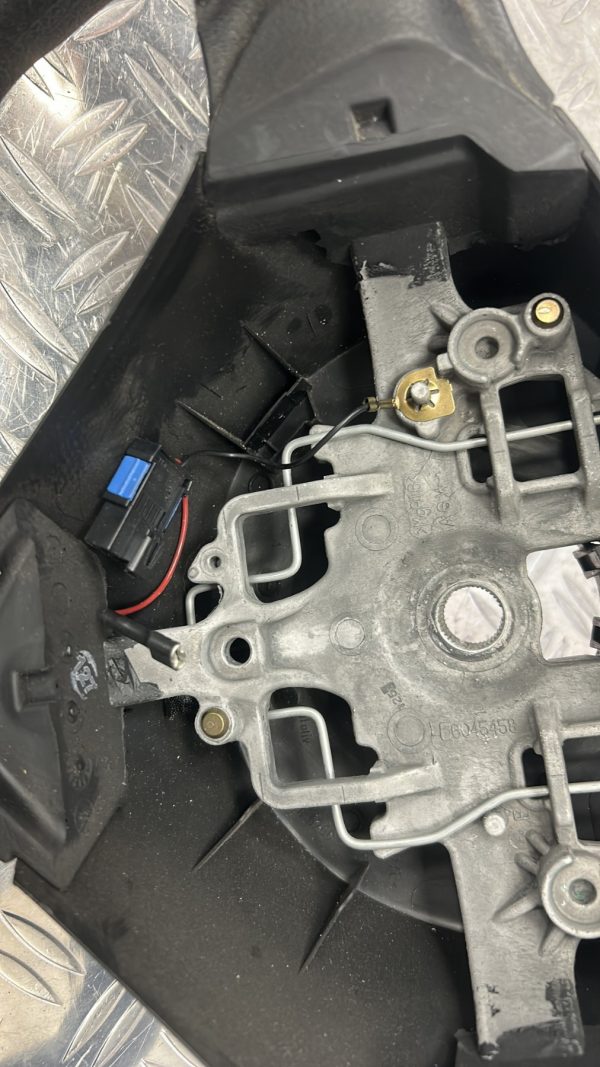 Volant PEUGEOT 207 PHASE 1 – 4109LP