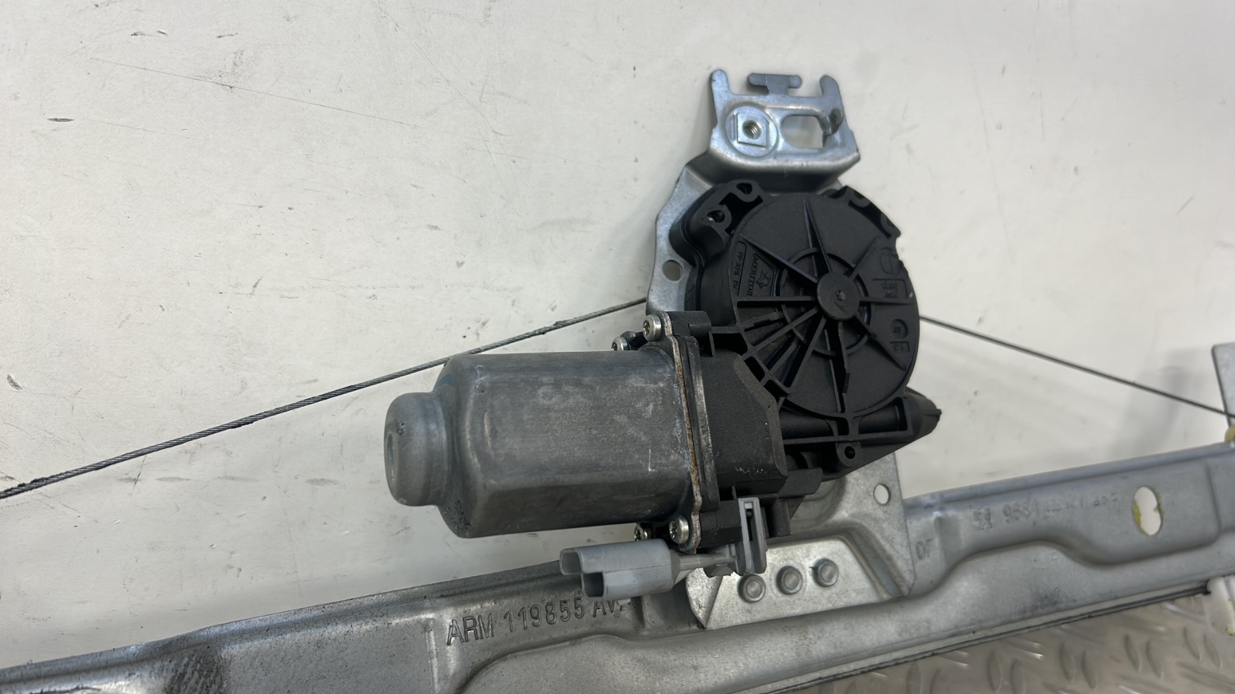 Leve vitre electrique avant droit PEUGEOT 207 PHASE 1 – 400912D