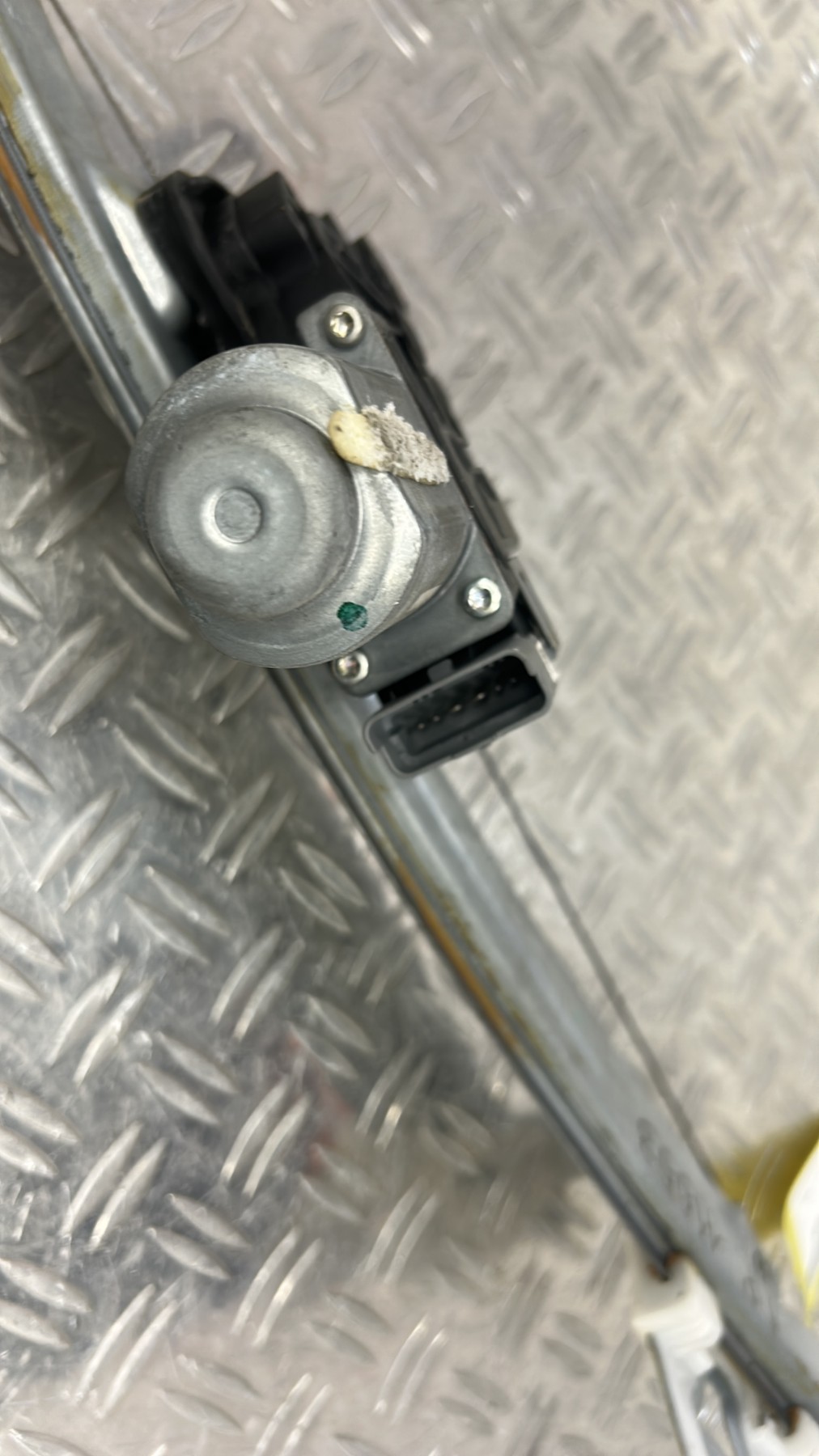 Leve vitre electrique avant droit CITROEN C4 – 121786AVD