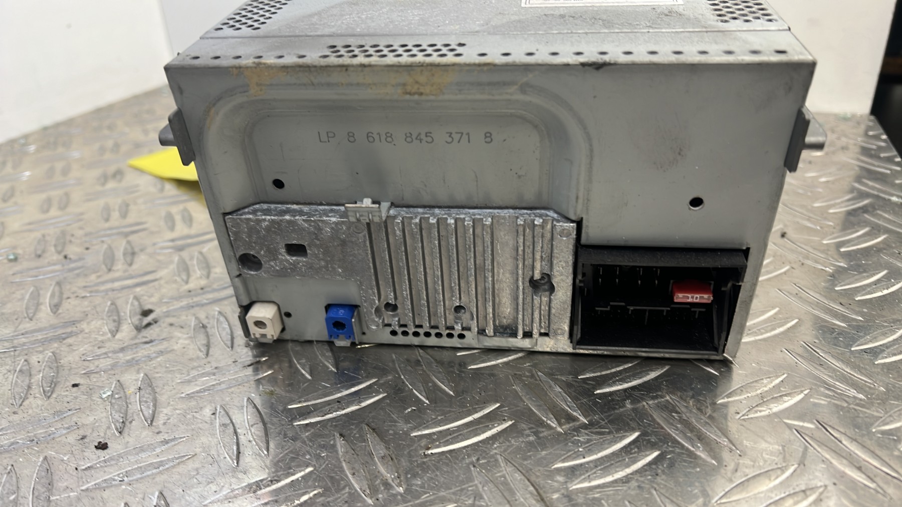 Autoradio d’origine VOLKSWAGEN POLO 5 PHASE 1 – AK0035191