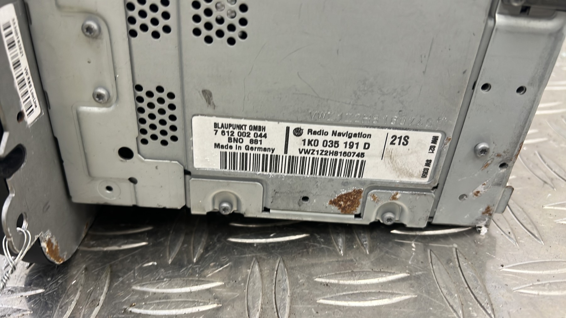 Autoradio d’origine VOLKSWAGEN POLO 5 PHASE 1 – AK0035191