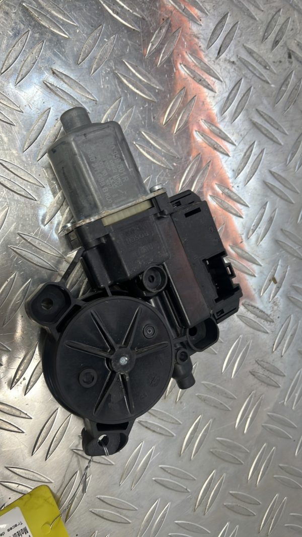 Moteur leve vitre avant gauche VOLKSWAGEN POLO 5 PHASE 1 – 6R0959801R