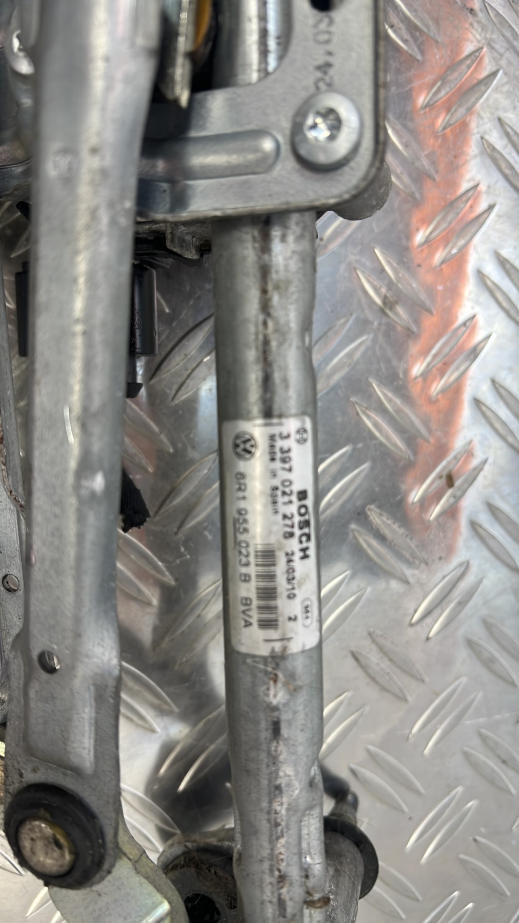 Moteur essuie glace avant VOLKSWAGEN POLO 5 PHASE 1 – 6R1955023B