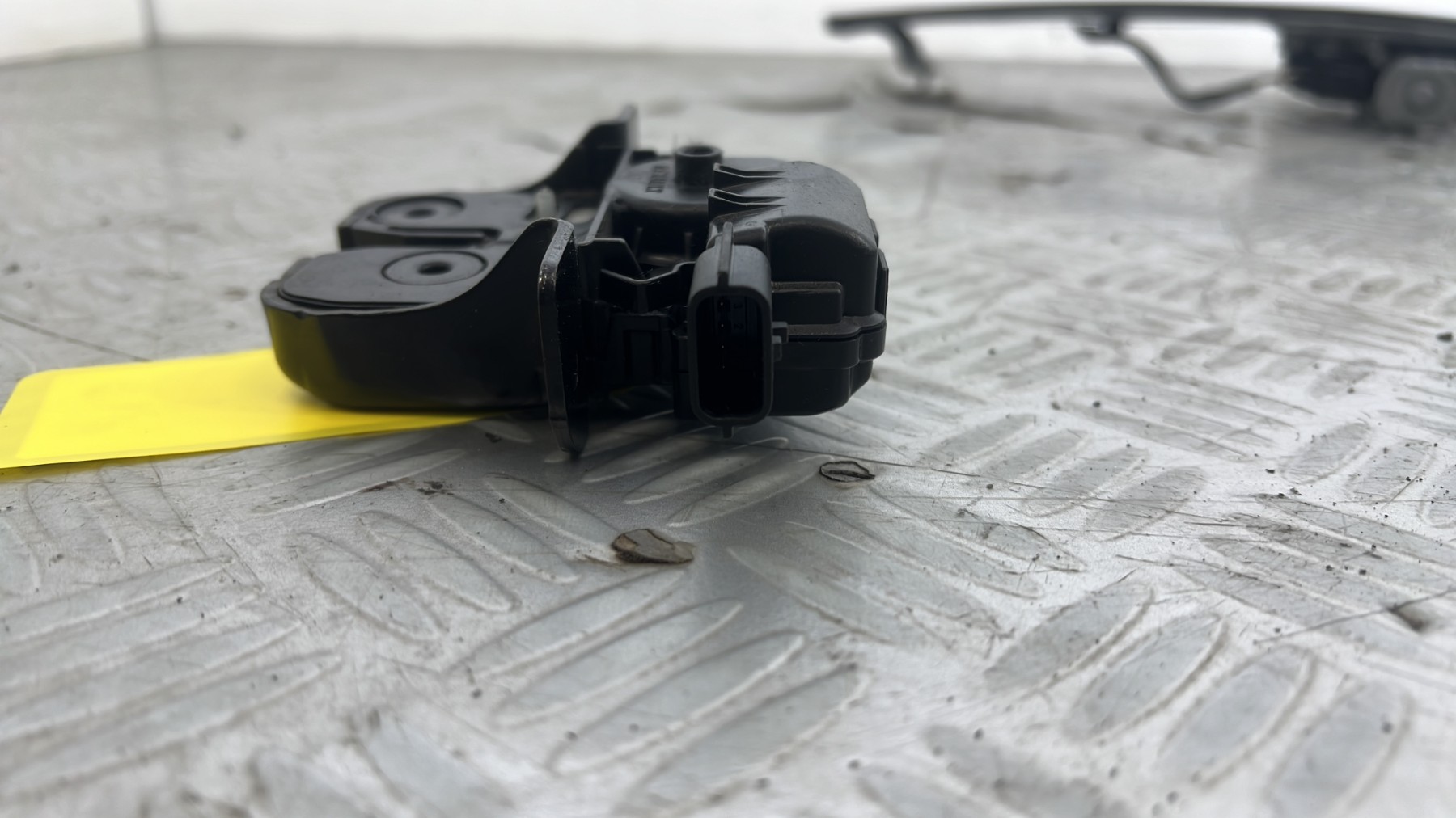 Serrure de coffre RENAULT CLIO 4 PHASE 1 – 846300003R