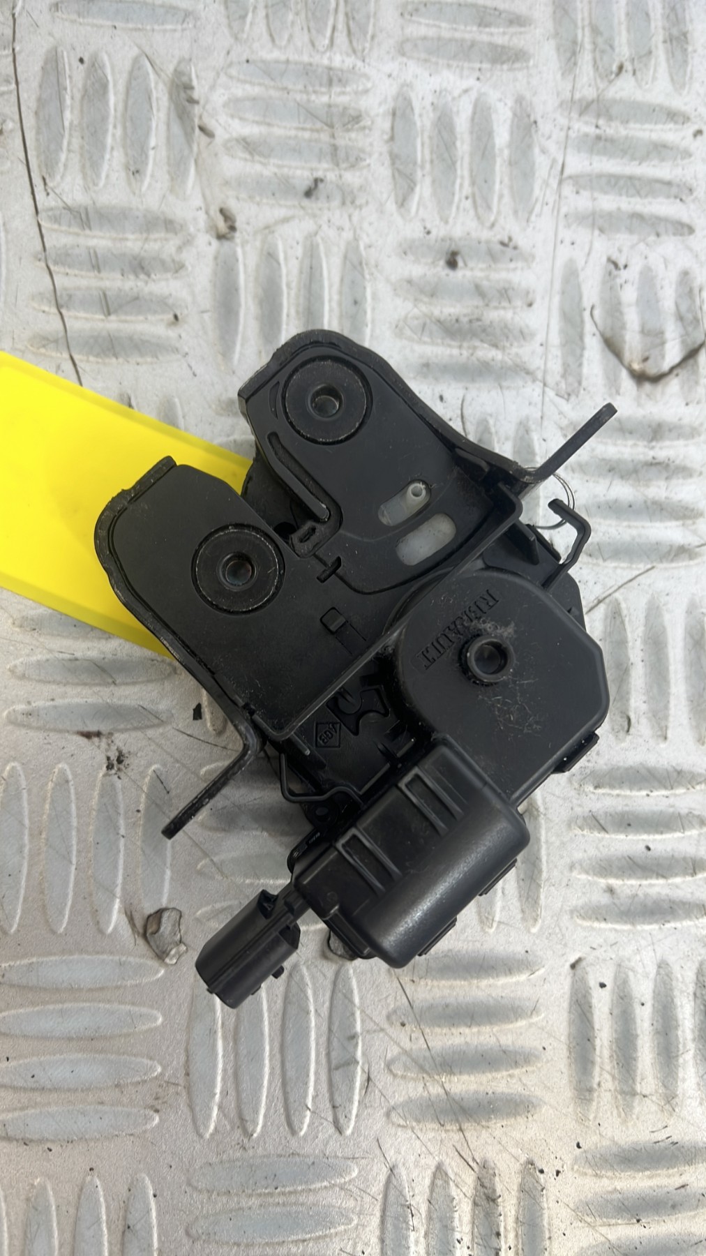 Serrure de coffre RENAULT CLIO 4 PHASE 1 – 846300003R