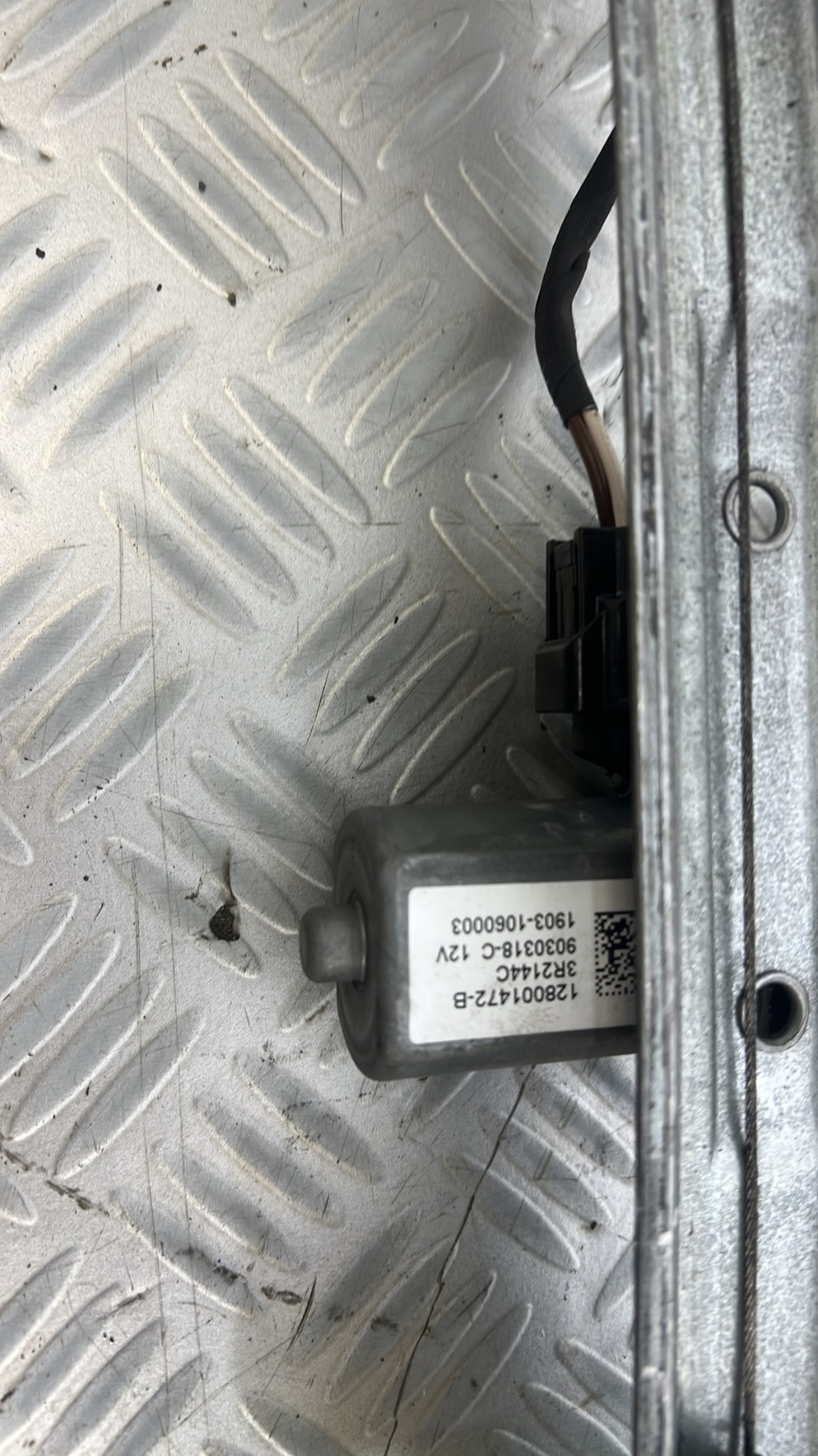 Leve vitre electrique avant gauche RENAULT CLIO 4 PHASE 1 – 807213867R