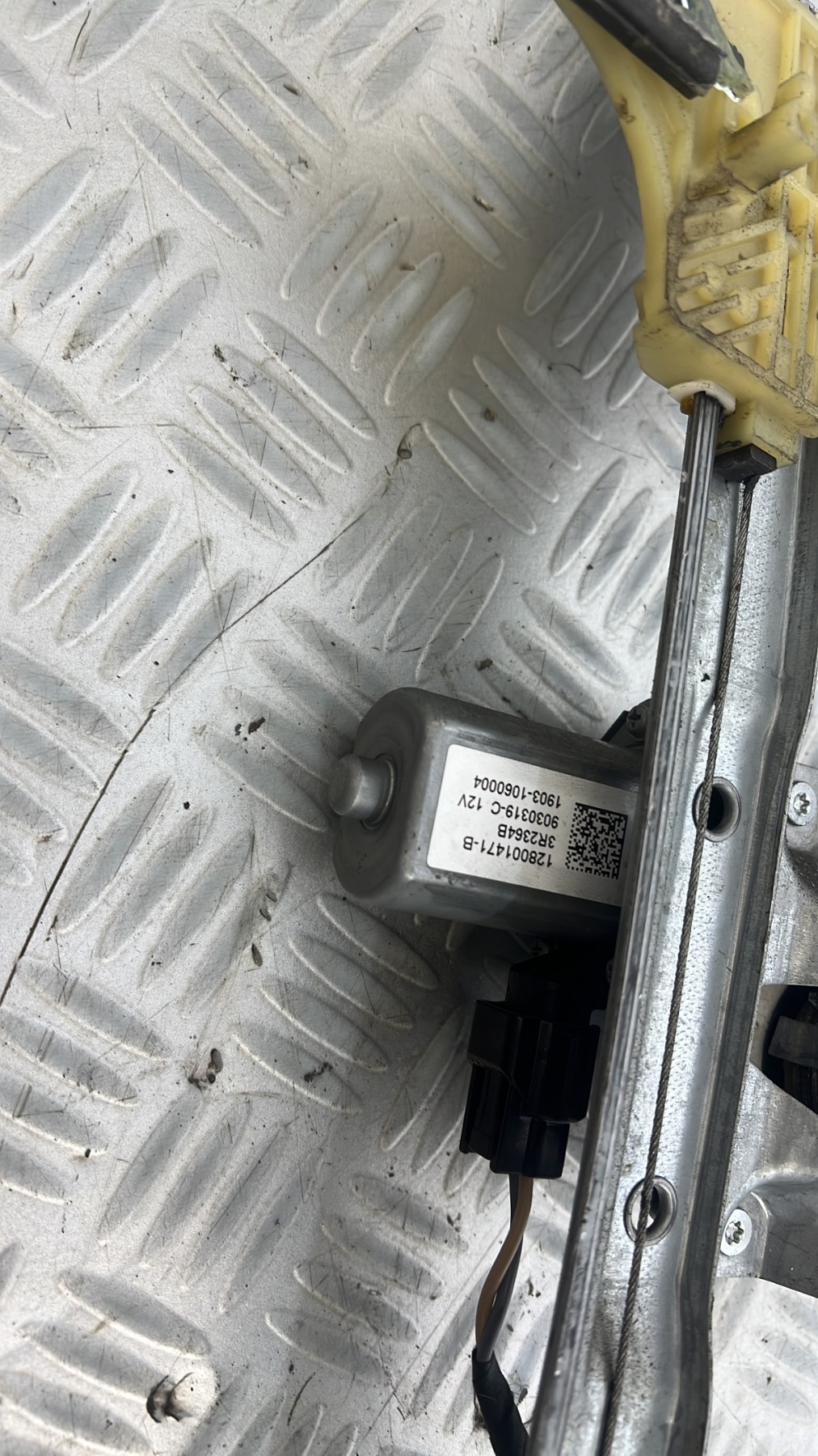 Leve vitre electrique avant droit RENAULT CLIO 4 PHASE 1 – 807205569R