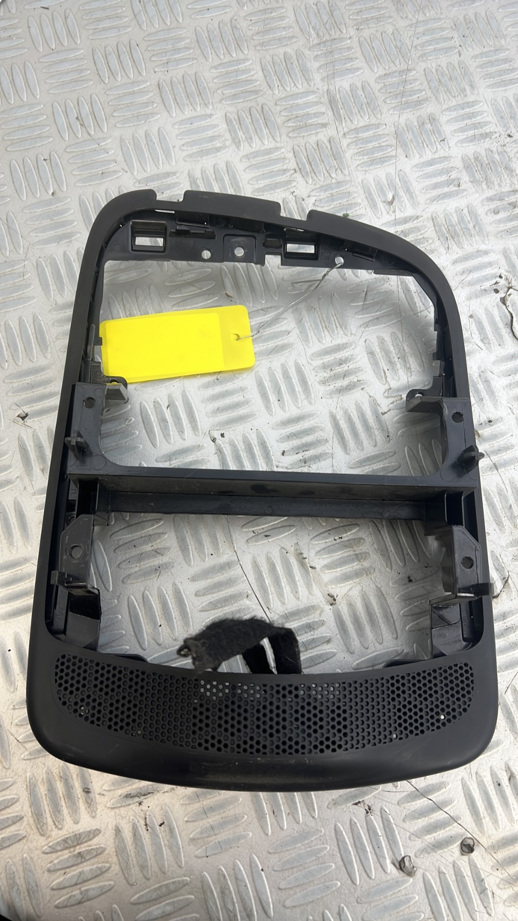 Console central (interieur plastique) RENAULT CLIO 4 PHASE 1 – 681046679R