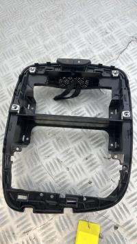 Console central (interieur plastique) RENAULT CLIO 4 PHASE 1 – 681046679R