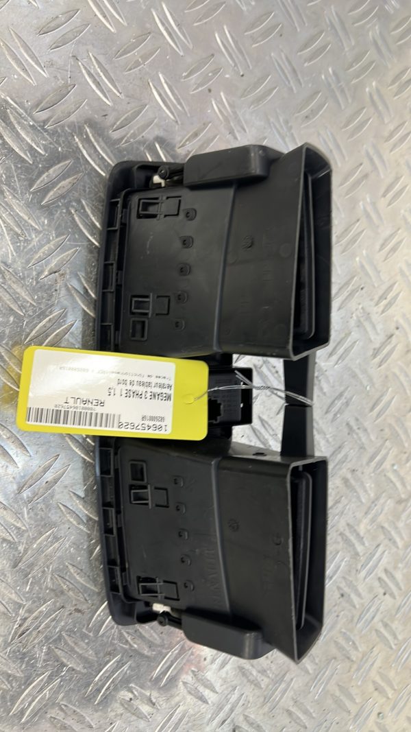 Aerateur tableau de bord RENAULT MEGANE 3 PHASE 1 – 682600016R