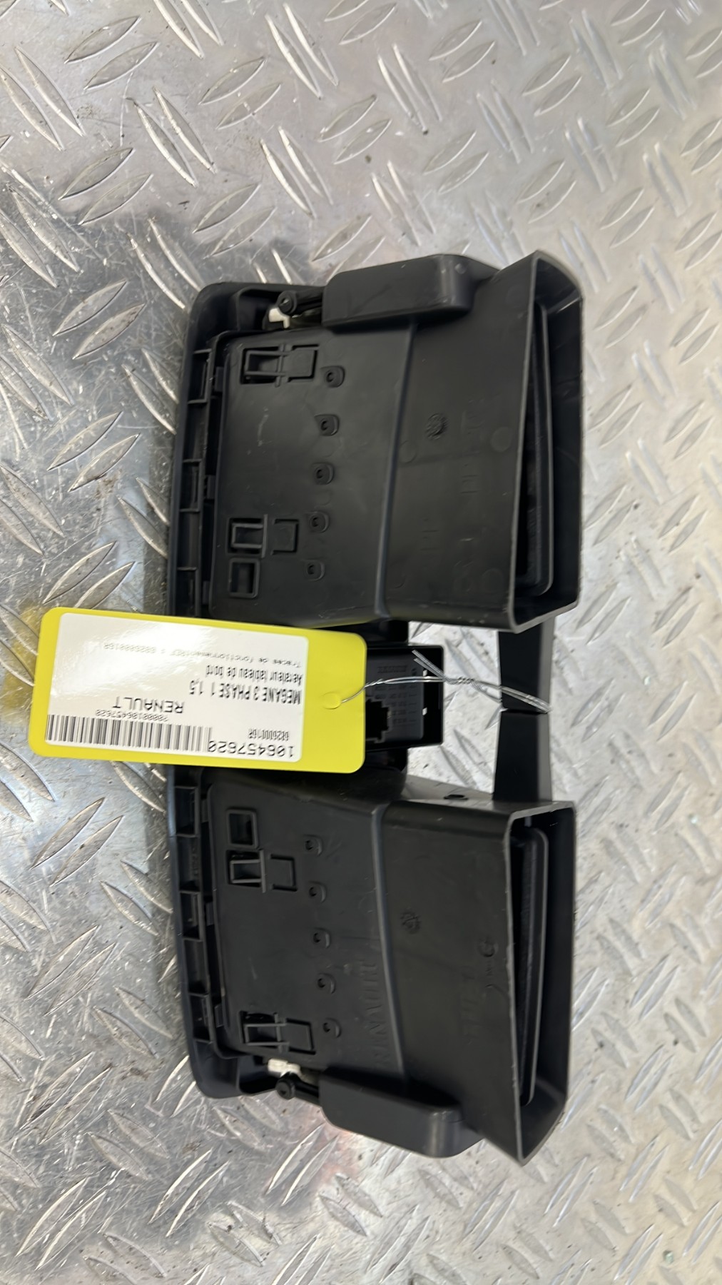 Aerateur tableau de bord RENAULT MEGANE 3 PHASE 1 – 682600016R