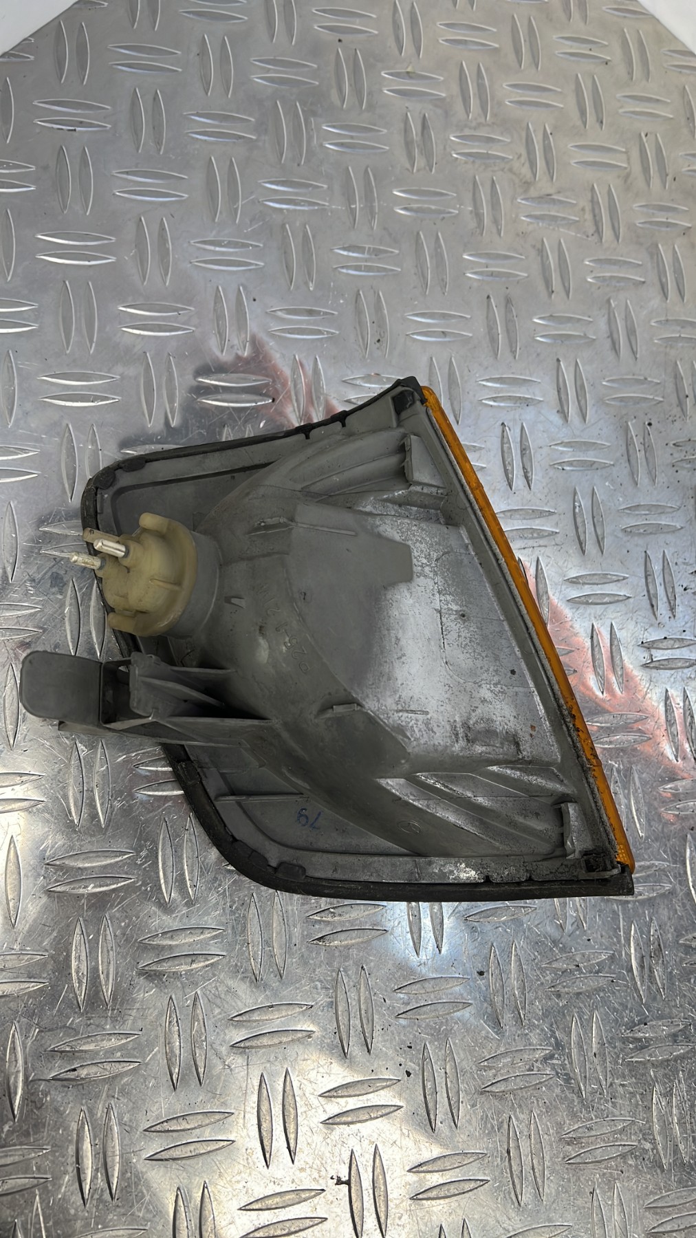 Optique avant secondaire droit (feux)(clignotant) MERCEDES CLASSE E 124 PHASE 2 – 42704R6