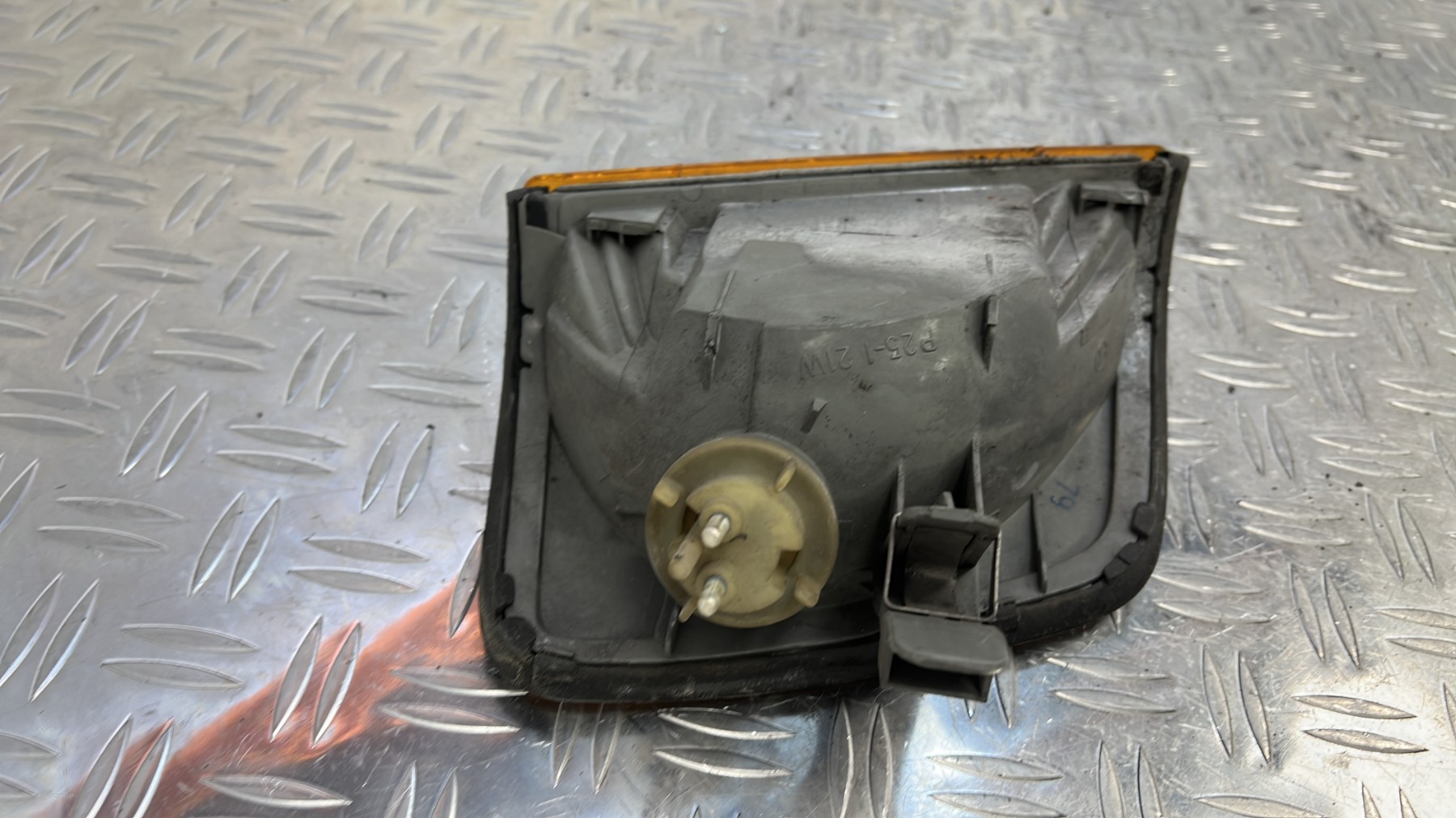 Optique avant secondaire droit (feux)(clignotant) MERCEDES CLASSE E 124 PHASE 2 – 42704R6