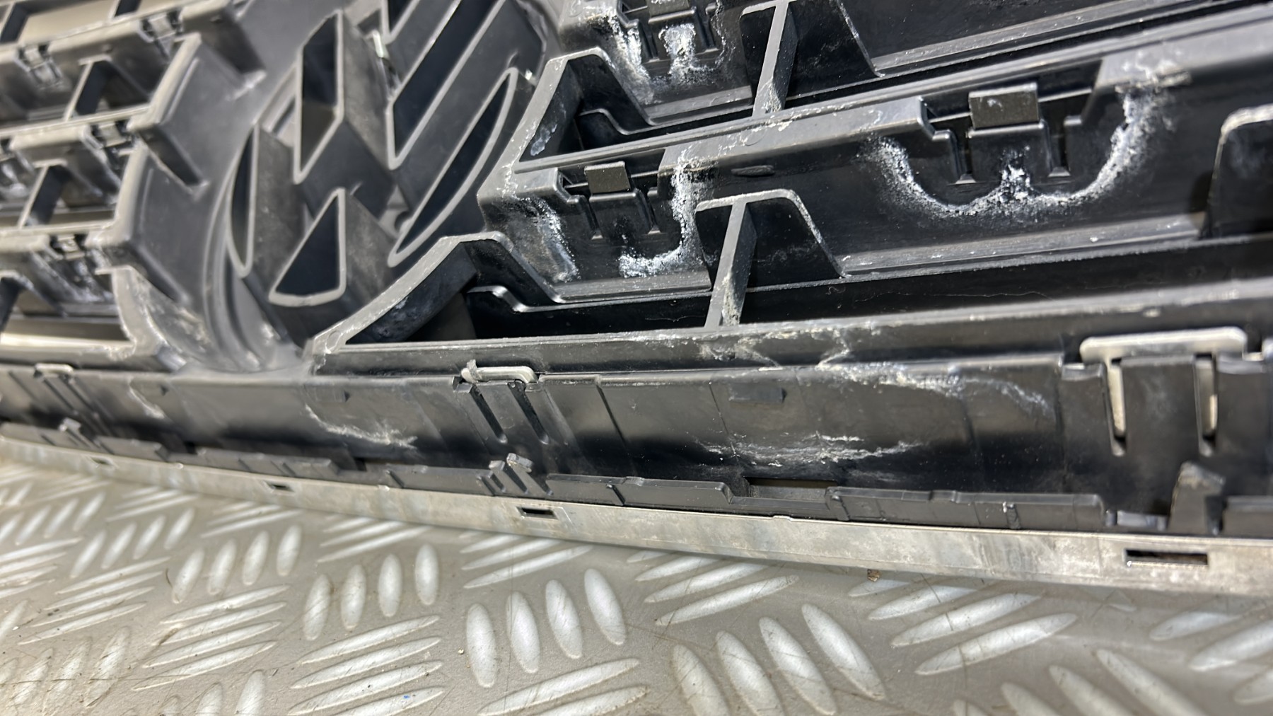 Calandre VOLKSWAGEN TRANSPORTER 5 PHASE 1 – 7H5807101