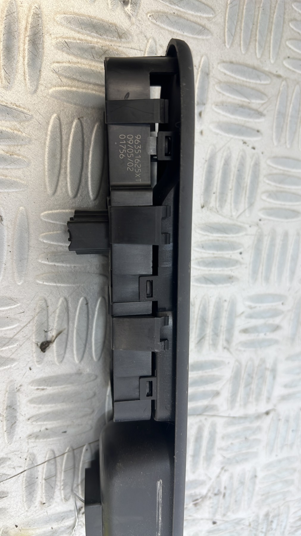 Interrupteur de leve vitre avant droit