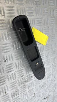 Interrupteur de leve vitre avant droit