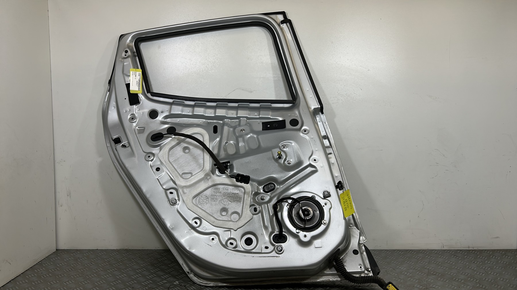 Porte arriere gauche RENAULT CLIO 4 PHASE 1 – 821012089R
