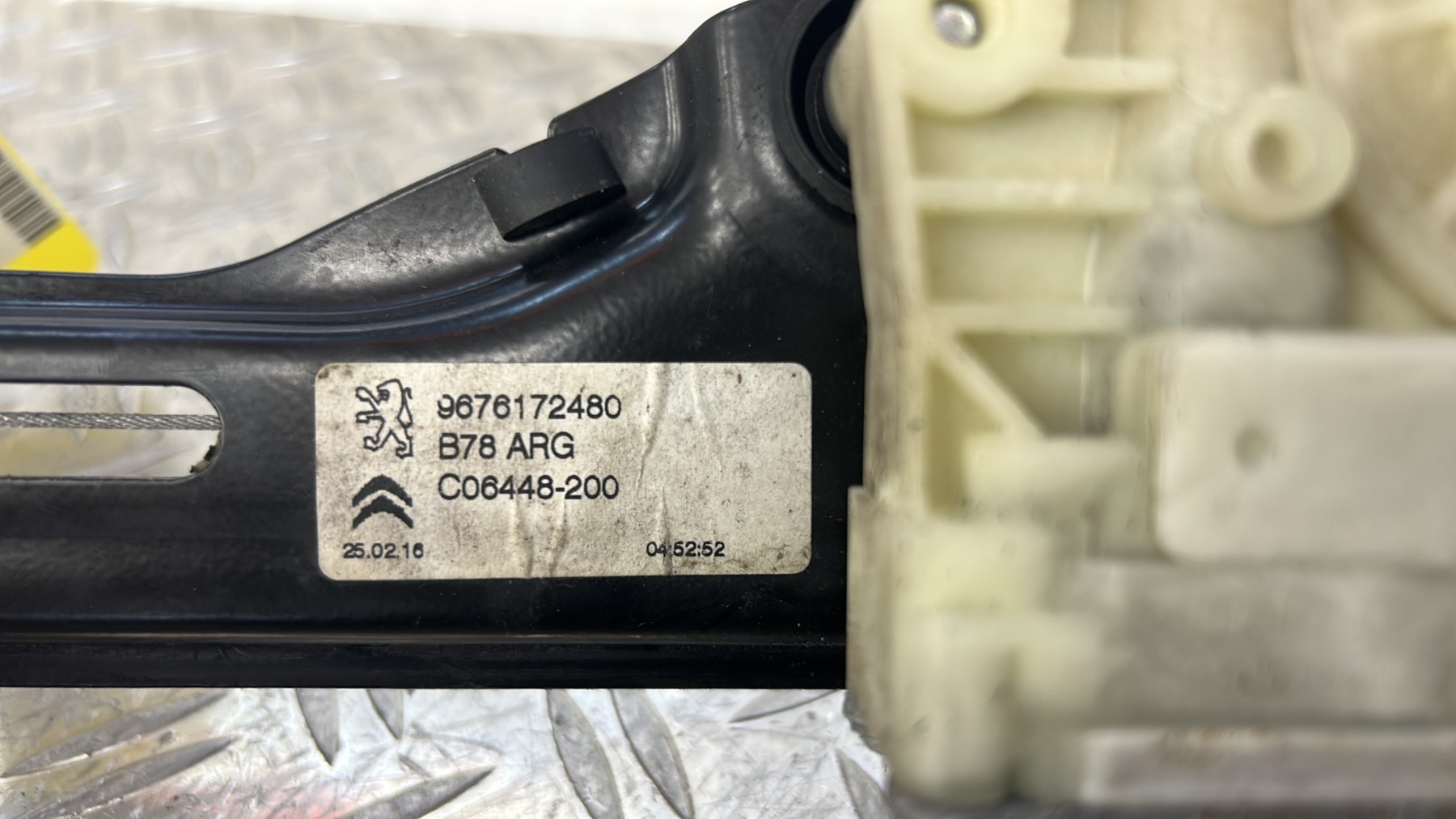 Leve vitre electrique arriere gauche CITROEN C4 GRAND SPACETOURER – 9676172480