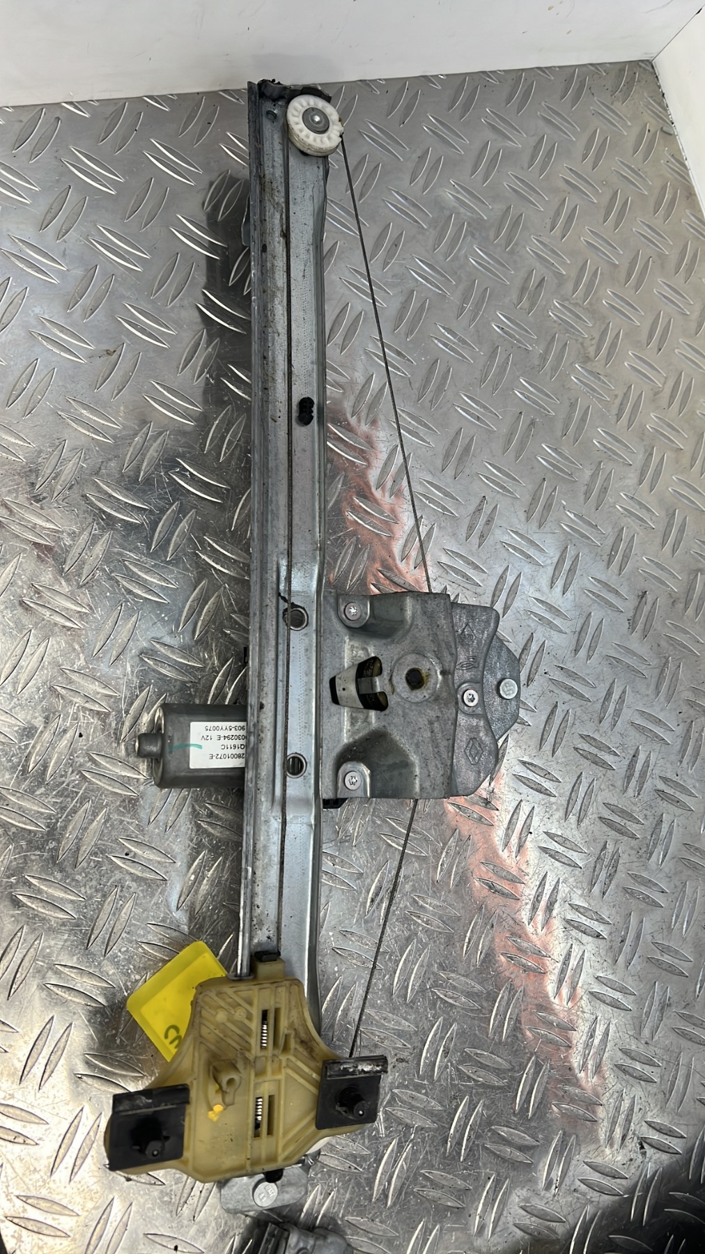 Leve vitre electrique avant gauche RENAULT CLIO 4 PHASE 1 – 807213867r