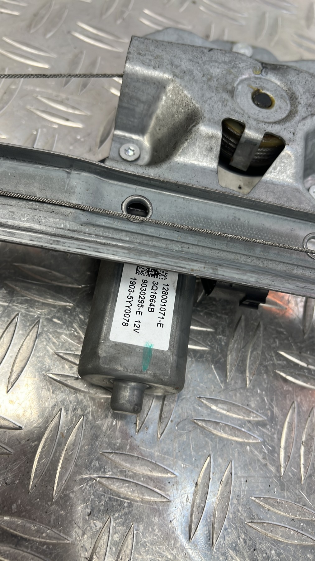 Leve vitre electrique avant droit RENAULT CLIO 4 PHASE 1 – 807205569r