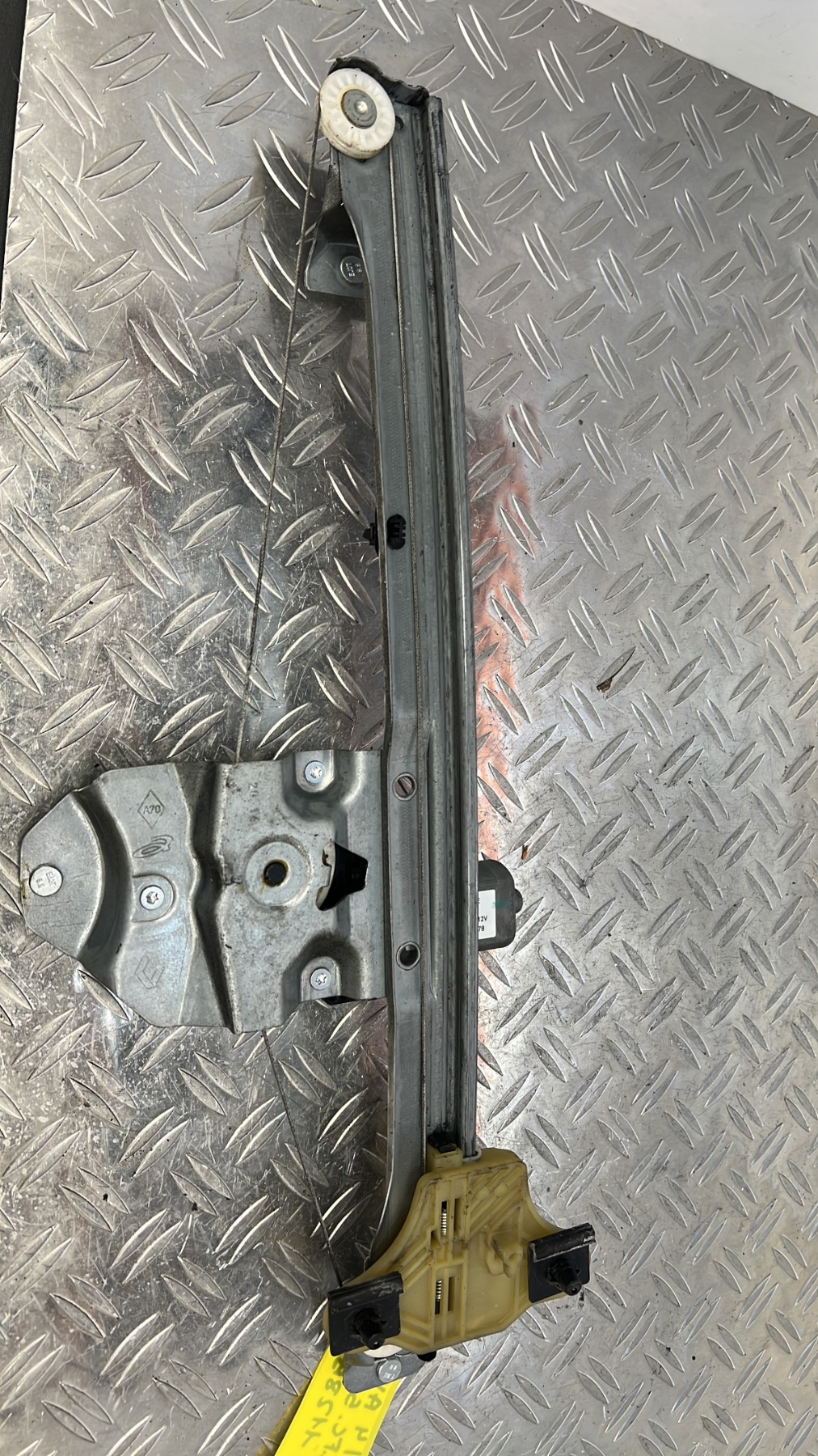 Leve vitre electrique avant droit RENAULT CLIO 4 PHASE 1 – 807205569r