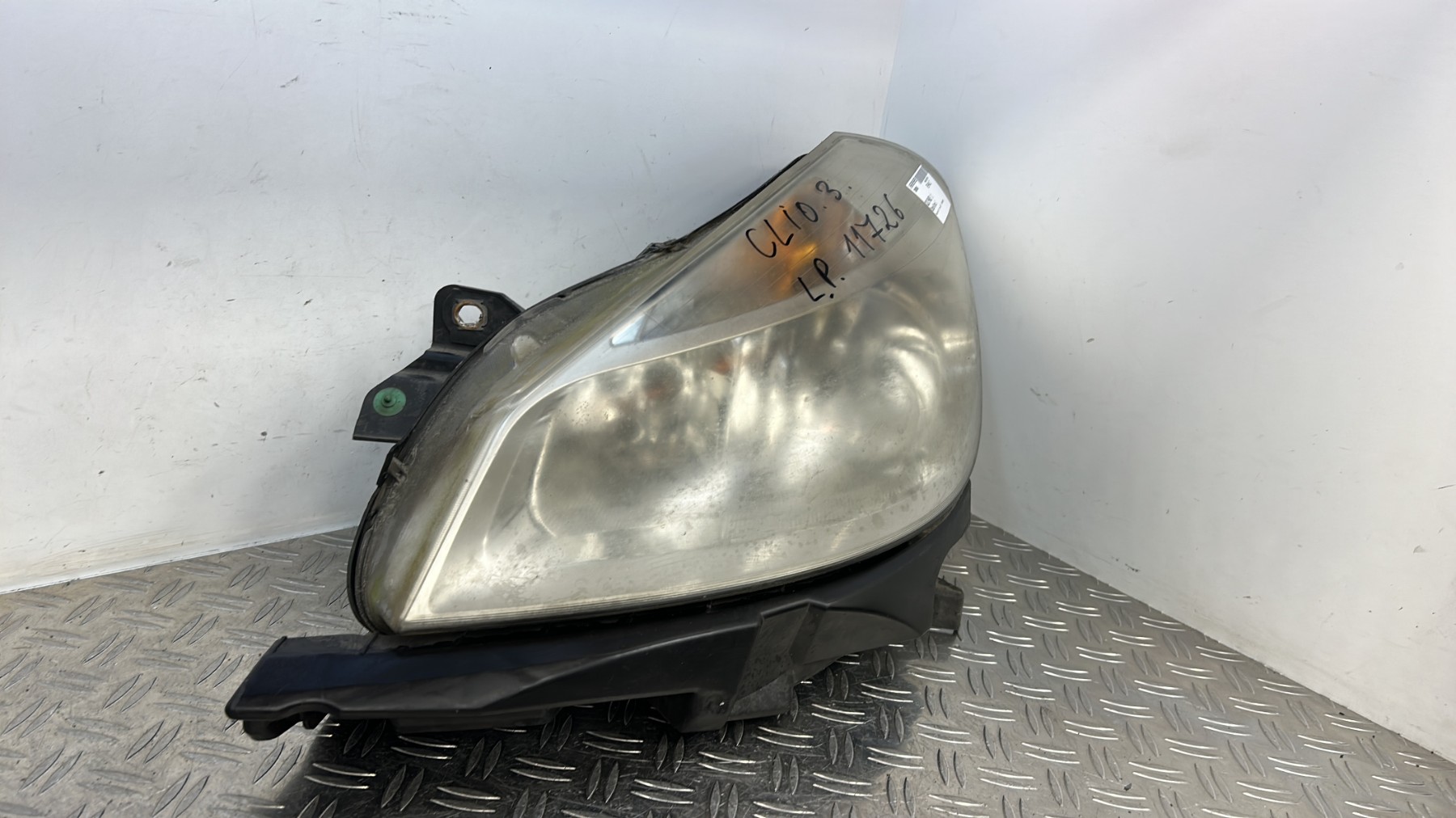 Optique avant principal gauche (feux)(phare) RENAULT CLIO 3 PHASE 1 – 8200459824