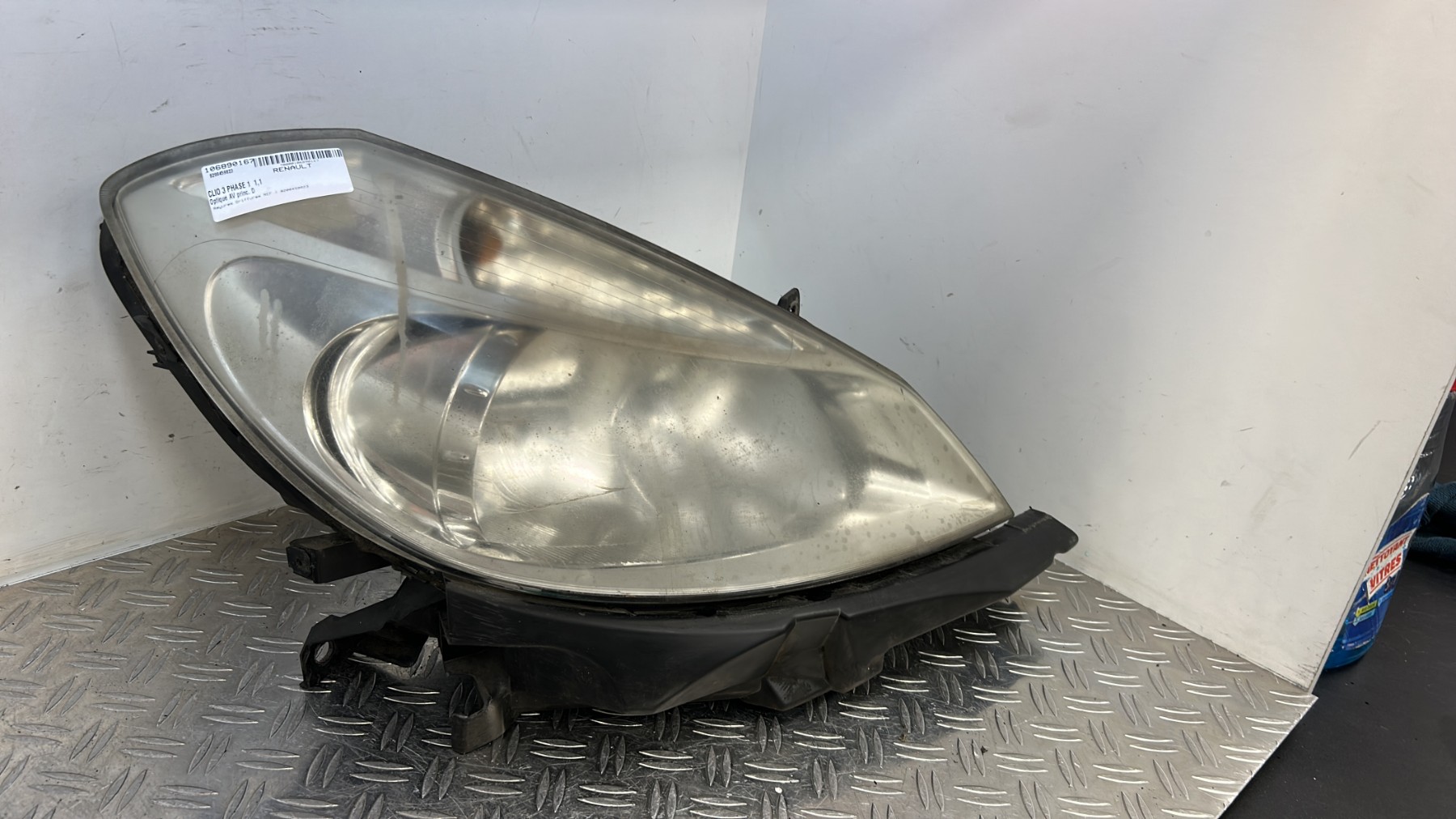 Optique avant principal droit (feux)(phare) RENAULT CLIO 3 PHASE 1 – 8200459823