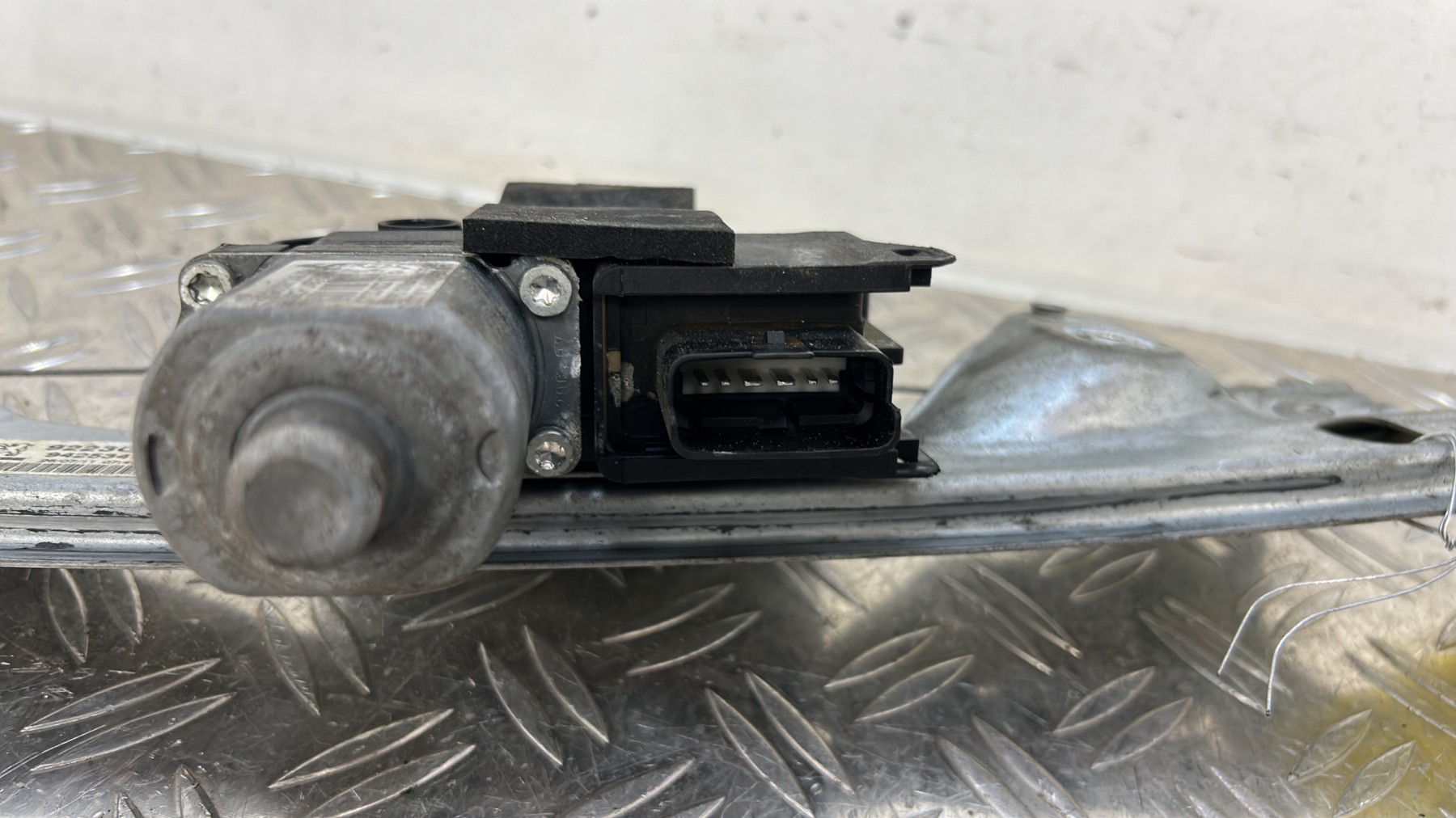 Leve vitre electrique arriere gauche PEUGEOT 308 1 PHASE 1 – 9659834880