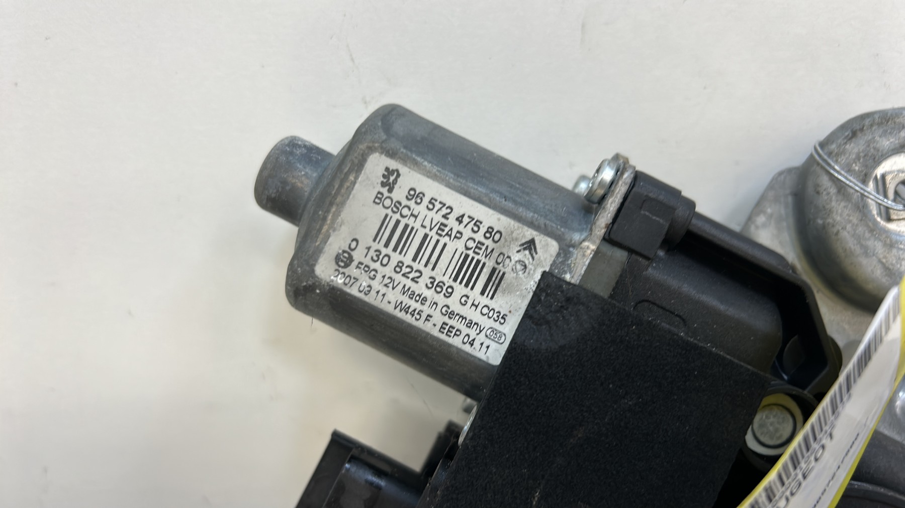 Leve vitre electrique avant droit PEUGEOT 308 1 PHASE 1 – 9657247580