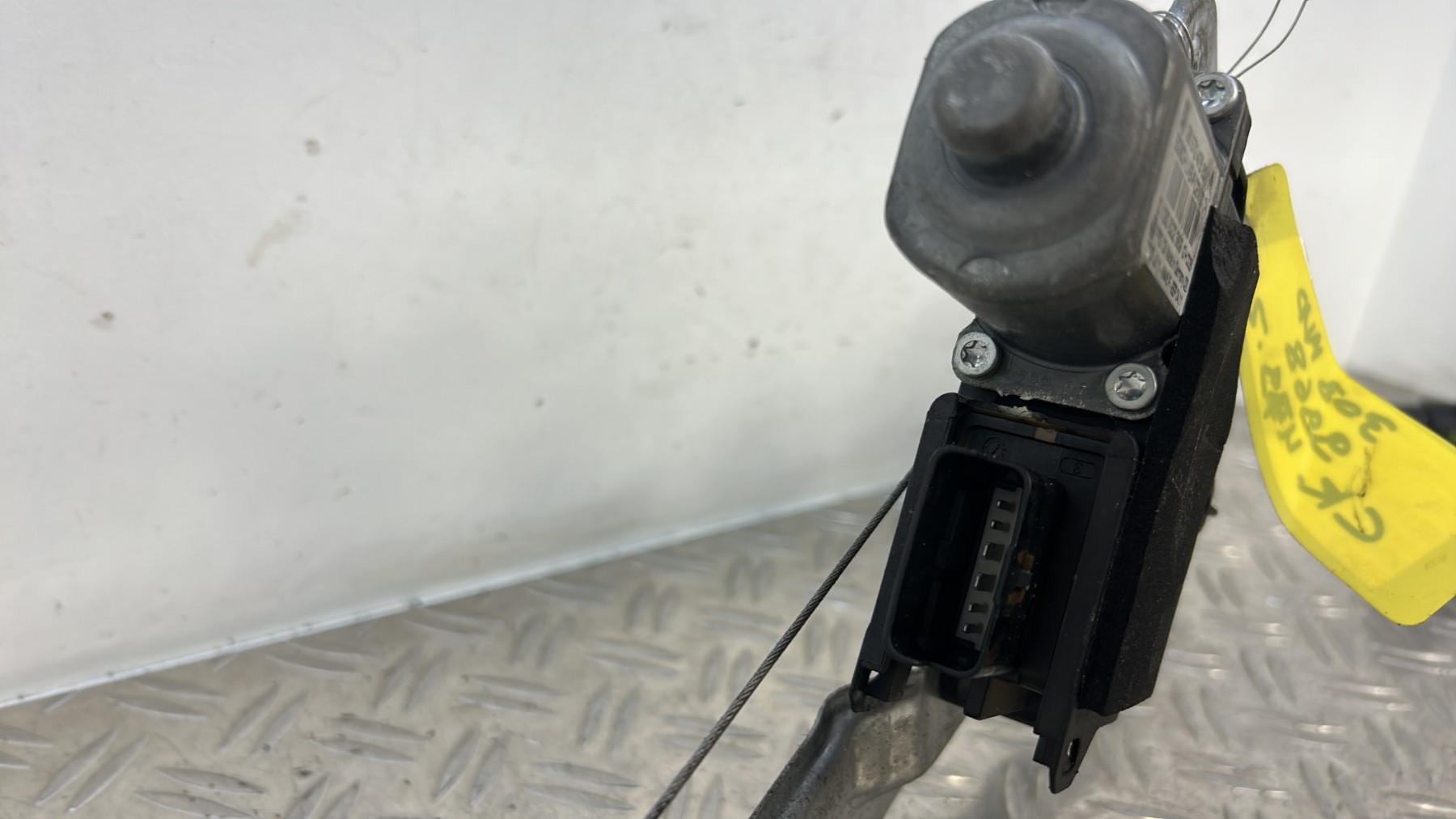 Leve vitre electrique avant droit PEUGEOT 308 1 PHASE 1 – 9657247580